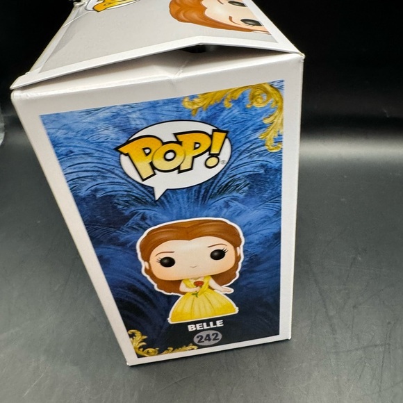 Funko Pop! Disney - Beauty and the Beast - Belle #242 - Picture 6 of 7